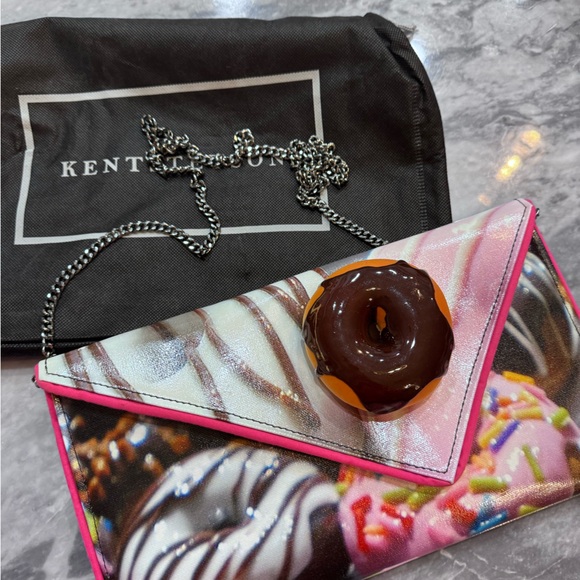 Kent Stetson donut clutch signed by artist with dust bag NWOT - Picture 3 of 4
